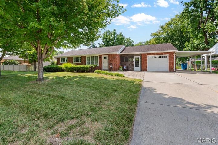 Property Photo: 2036 Pontoon Road IL 62040