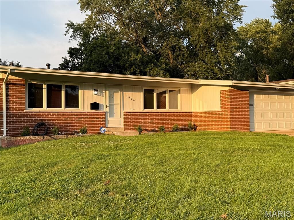 Property Photo:  1400 Paddock Drive  MO 63033 