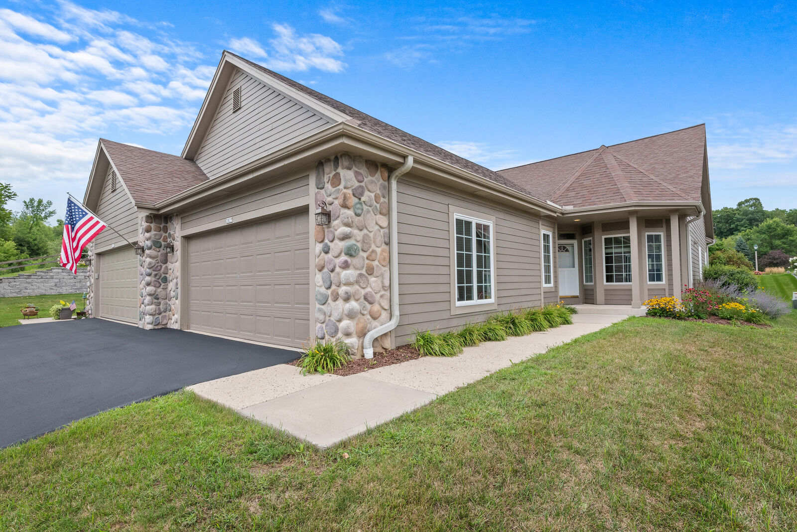 Property Photo:  2825 Glen Ivy Dr  WI 53090 