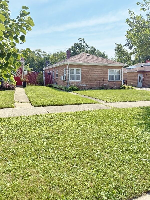 Property Photo: 1419 N Ashbel Avenue IL 60163