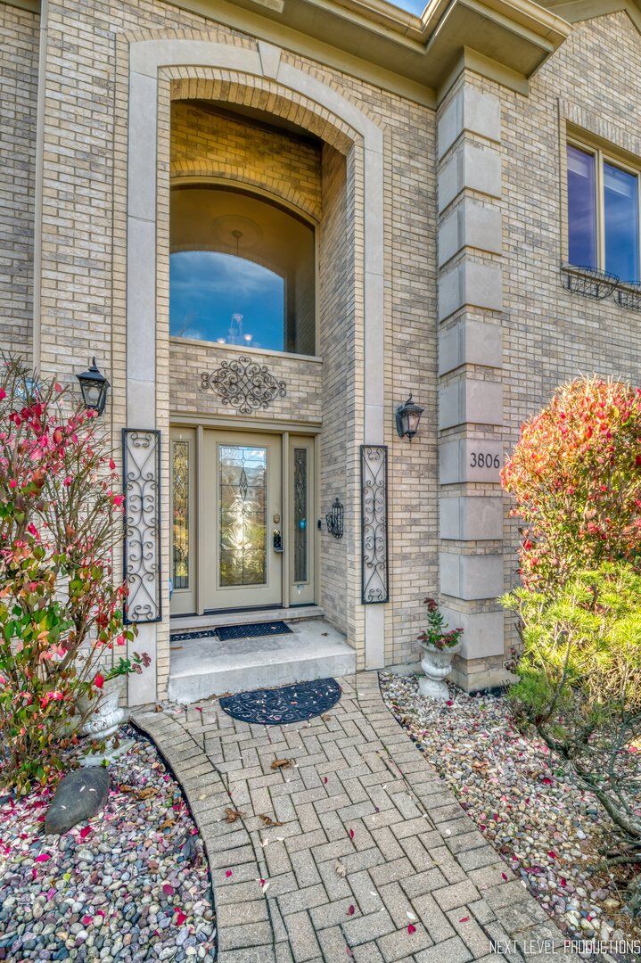 Property Photo:  3806 Dillon Court  IL 60515 