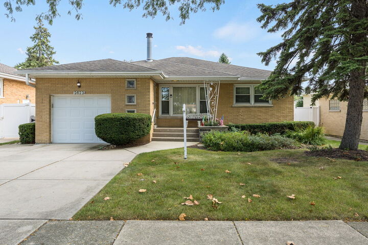 Property Photo:  2623 Sunnyside Avenue  IL 60154 