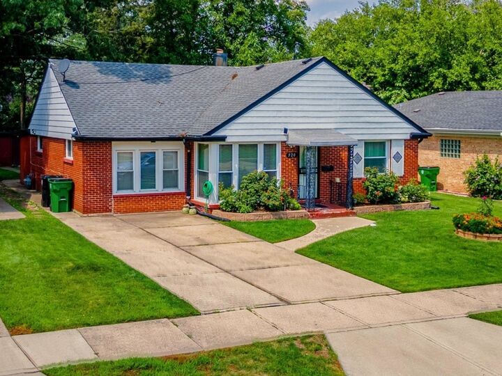 920 Suffolk Avenue  Westchester IL 60154 photo