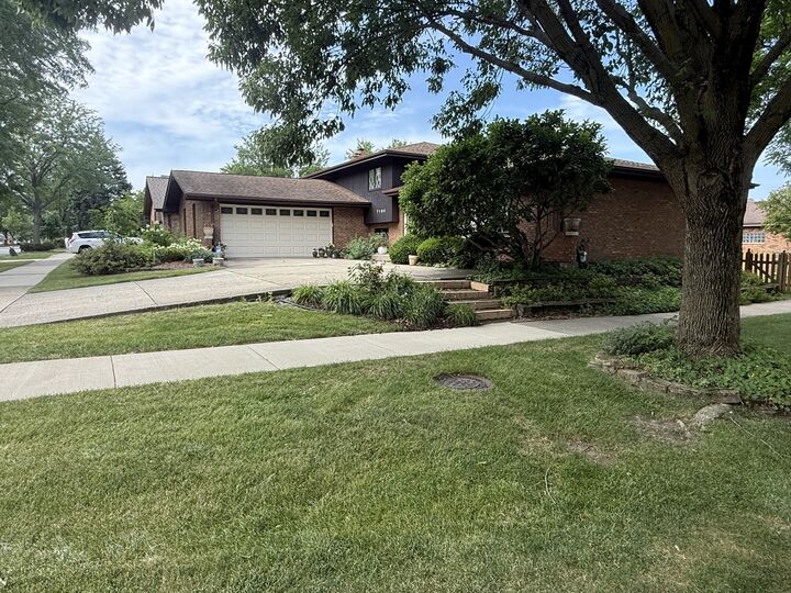 Property Photo:  