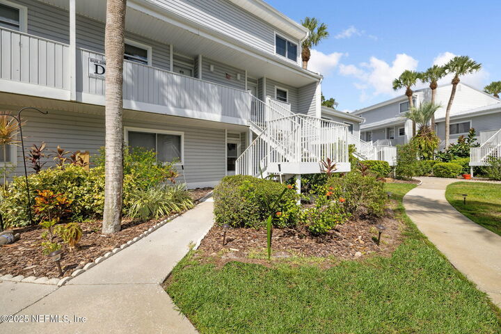 Property Photo:  125 River Bend Place Bld. D  FL 32193 