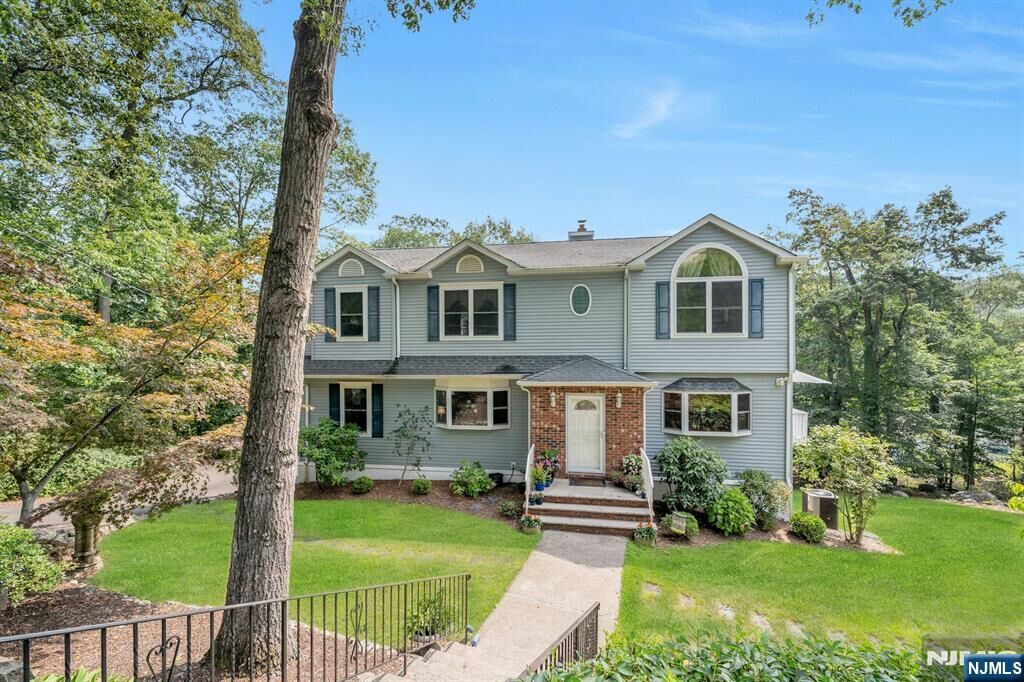 Property Photo:  93 E Hillside Drive  NJ 07403 