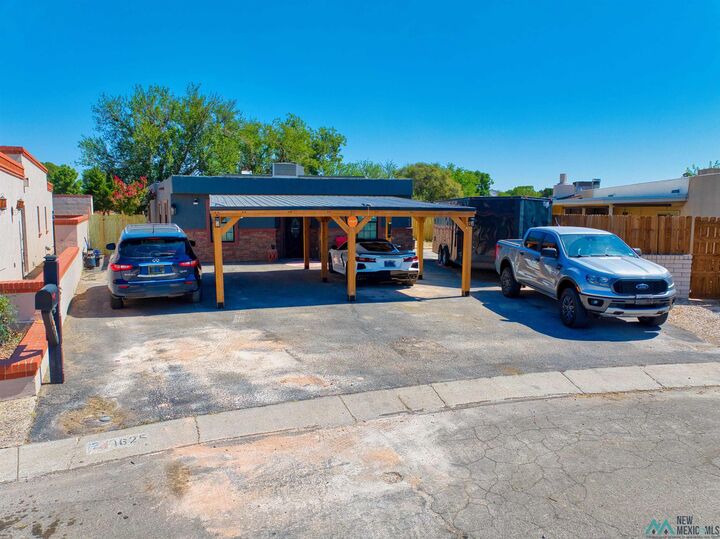 Property Photo: 1625 Desert Willow Drive NM 88220