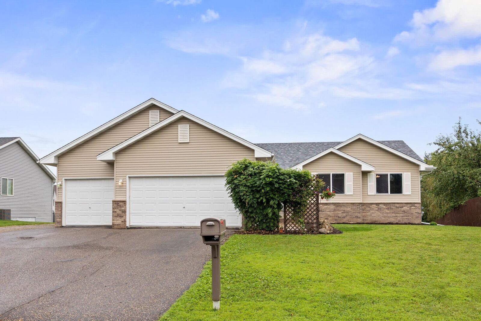 Property Photo: 165 Pheasant Ridge Drive MN 55363