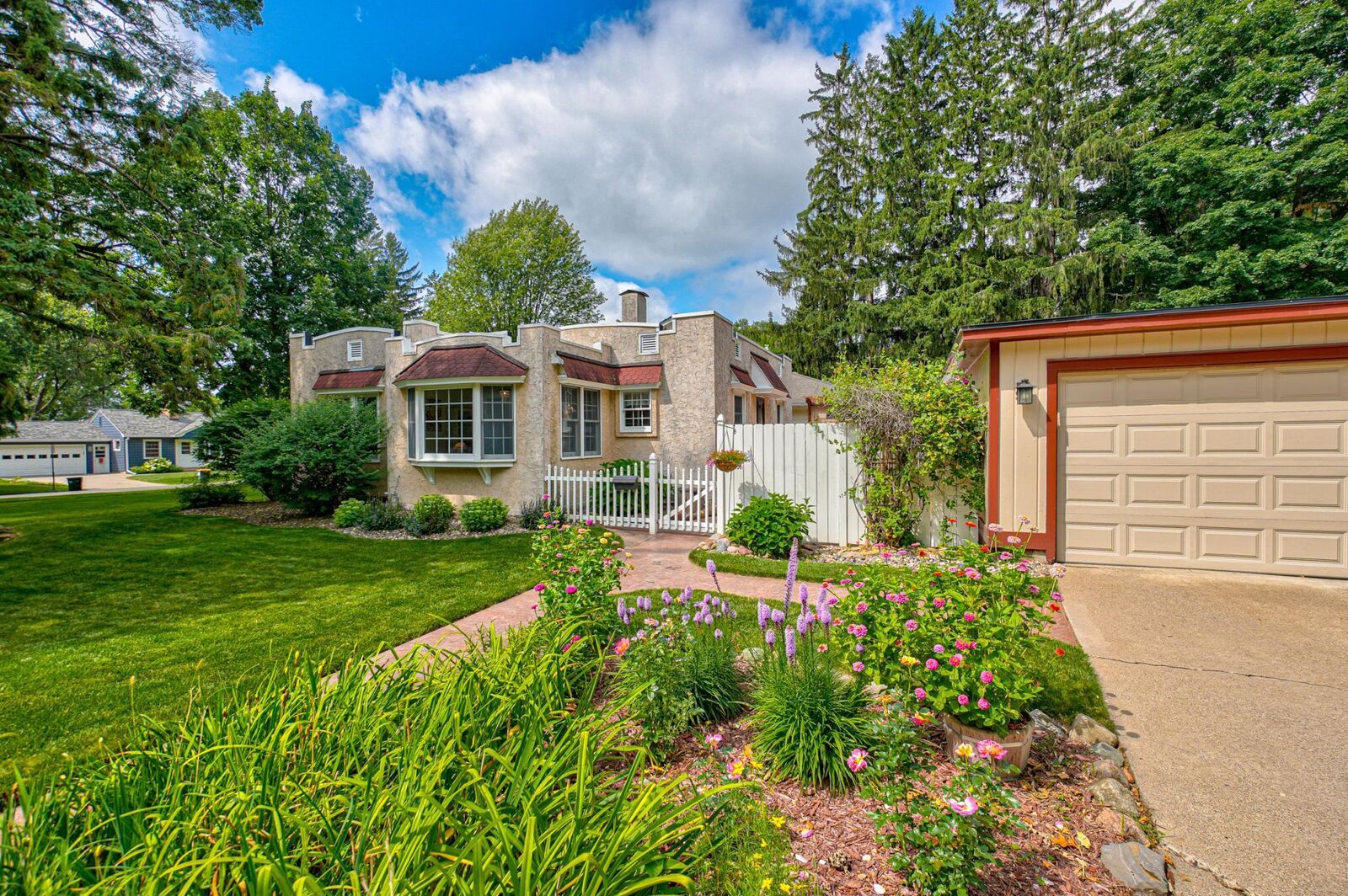 Property Photo:  835 Oak Knoll Avenue  WI 54022 
