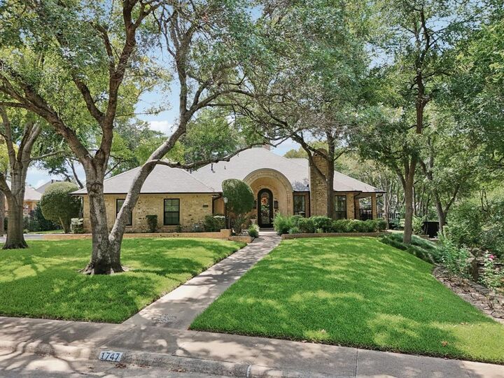 Property Photo: 1747 Crescent Lane TX 75137