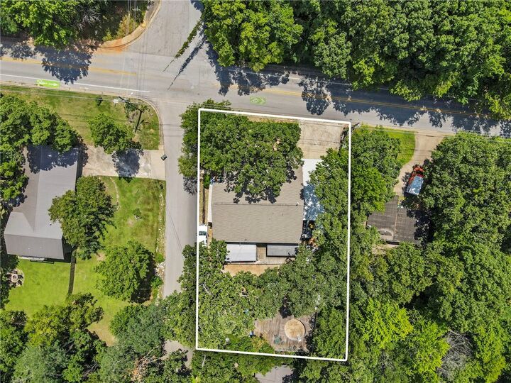 Property Photo: 208 W Sycamore Street AR 72703