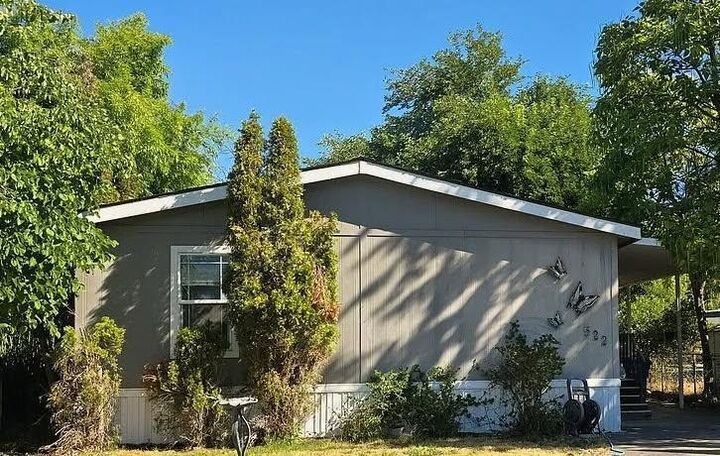 Property Photo: 522 Meadow Lane OR 97524