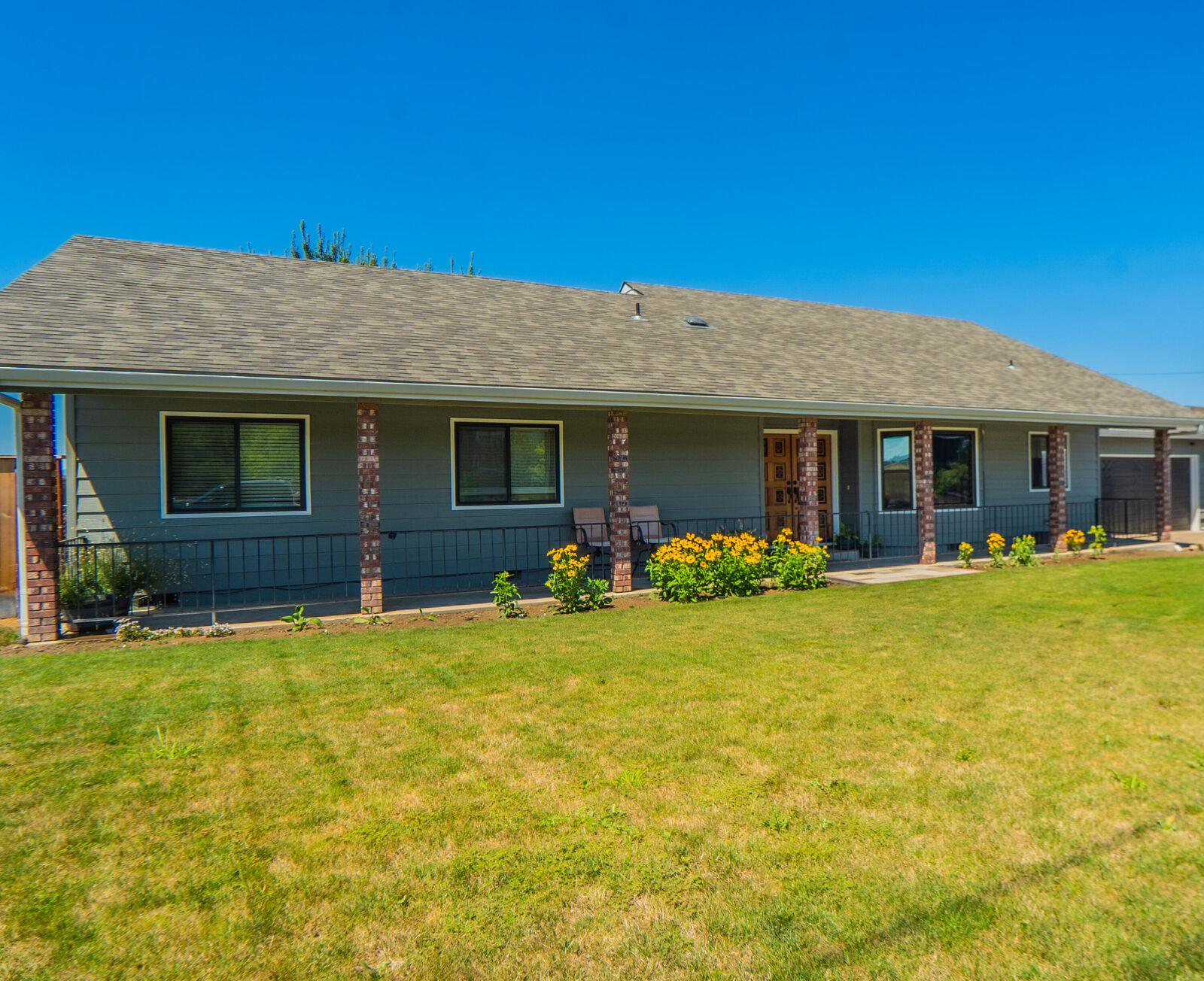 Property Photo:  1510 N Phoenix Road  OR 97504 