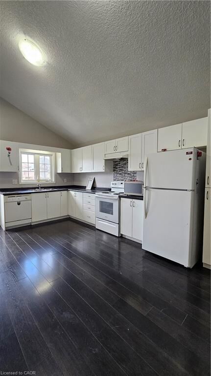 172 Woodbine Avenue A  Kitchener ON N2R 0A9 photo
