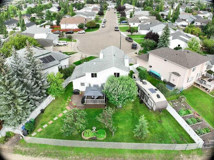 Property Photo:  71 Lawrence Crescent  AB T4R 2P3 