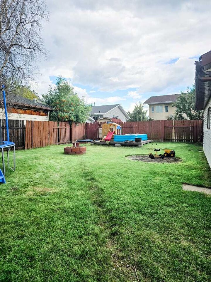 Photo de la propriété: 5230 15 Avenue AB T7E 1H2