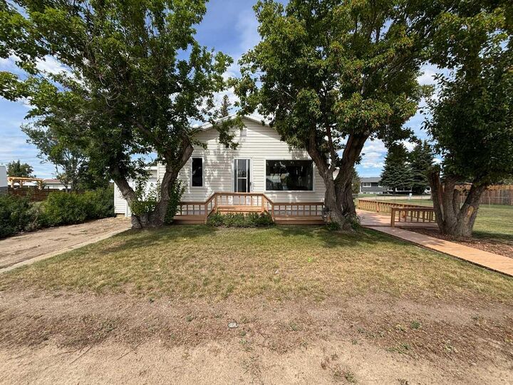 Property Photo:  307 Centre Avenue  AB T0K 0N0 