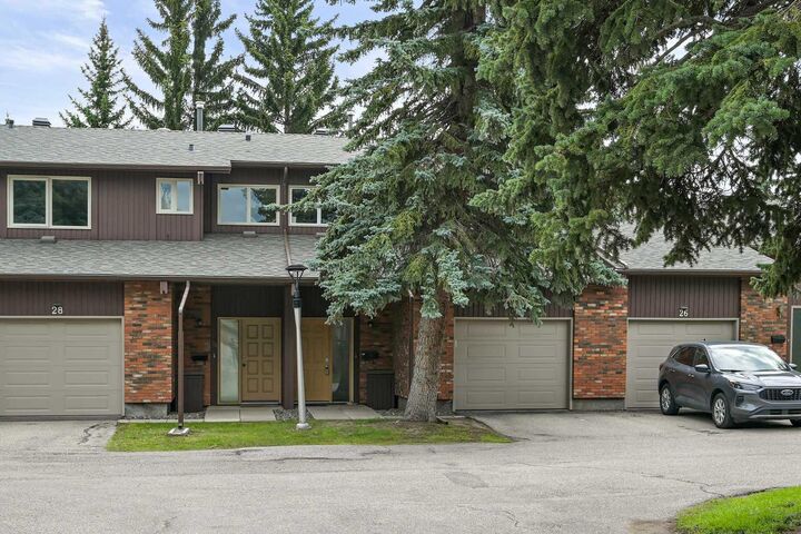 Property Photo:  2323 Oakmoor Drive SW 27  AB T2V 4T2 