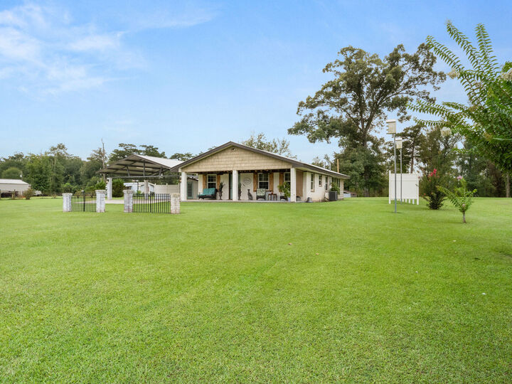 Property Photo:  12180 La-465  LA 71446 