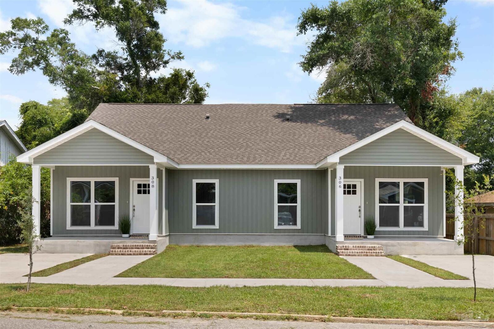 Property Photo: 306 N E St FL 32501