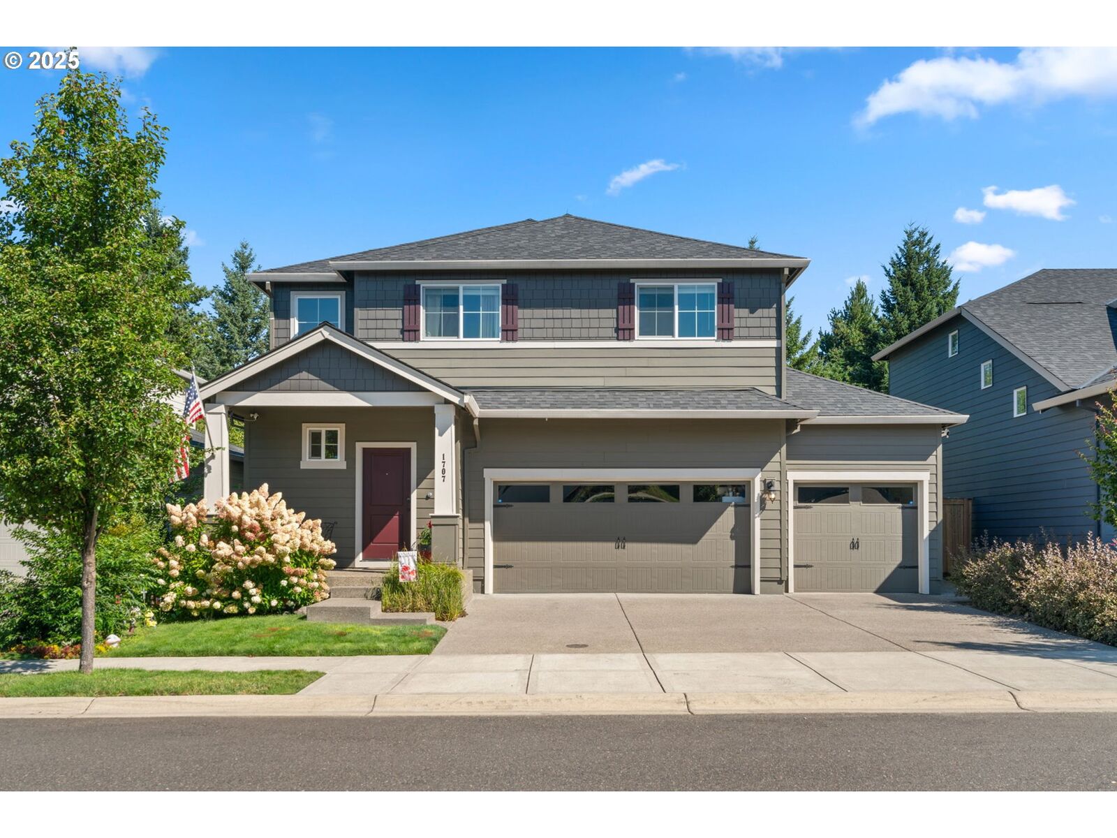 Property Photo:  1707 NE 37th Ave  WA 98607 