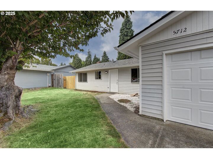Property Photo: 5712 NE 52nd Cir WA 98661