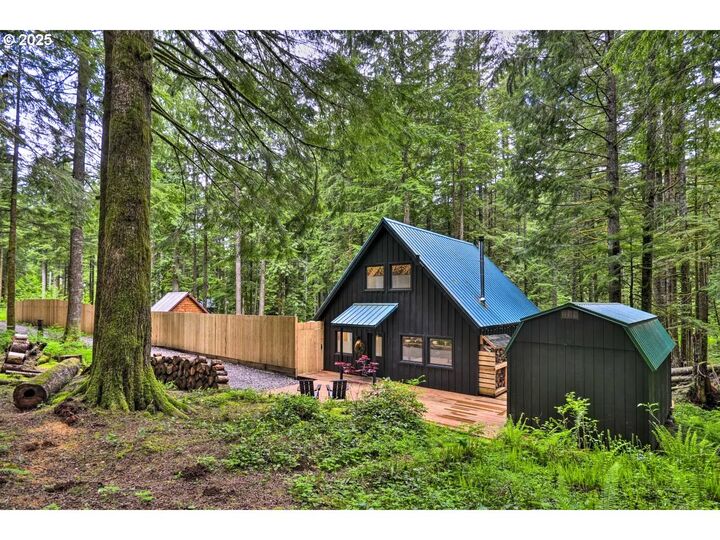 Property Photo: 425 SE Red Elder Dr OR 97019