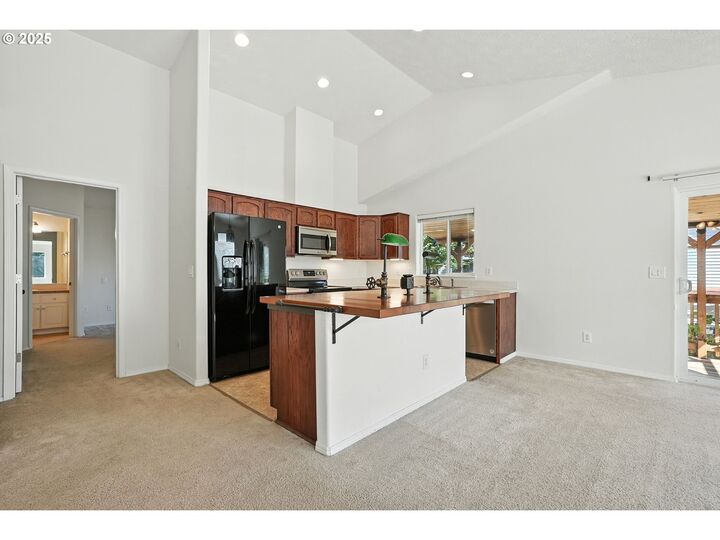 Property Photo:  39343 Stratford Pl  OR 97055 