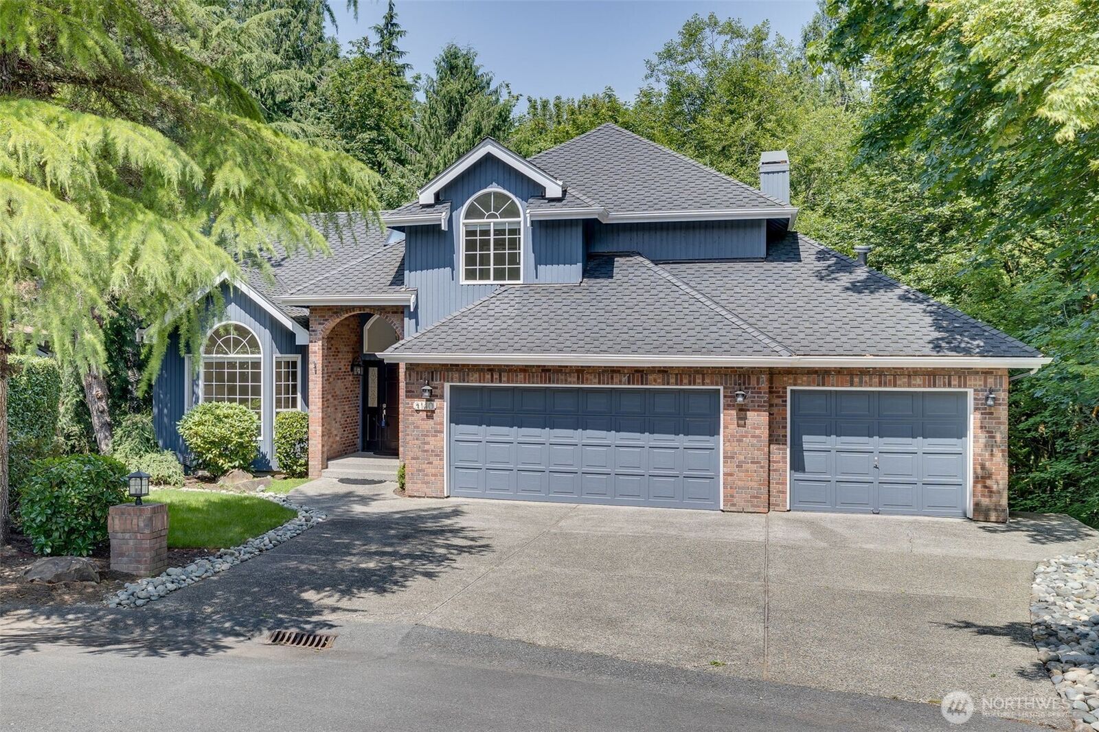 Property Photo:  3140  240th Avenue NE  WA 98074 