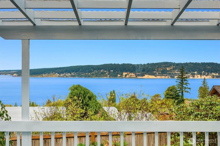 Property Photo: 1021 N Sunset Drive WA 98282