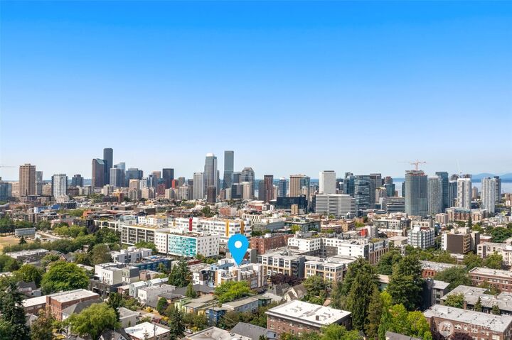 Property Photo:  222 D  10th Avenue E  WA 98102 