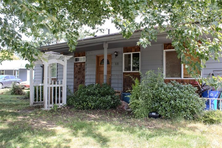 Property Photo:  1011  Calkin Place  WA 98284 