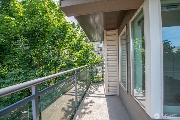 Property Photo:  1550  Eastlake Avenue E 201  WA 98102 