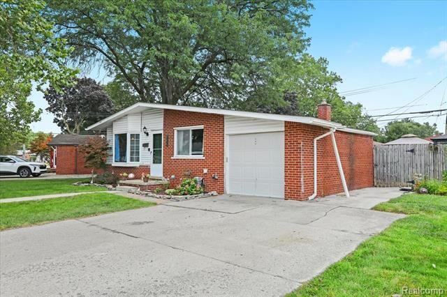 Property Photo: 8346 Hillcrest Boulevard MI 48185