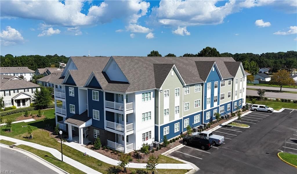 Property Photo: 1720 Vankar Drive #304 VA 23456
