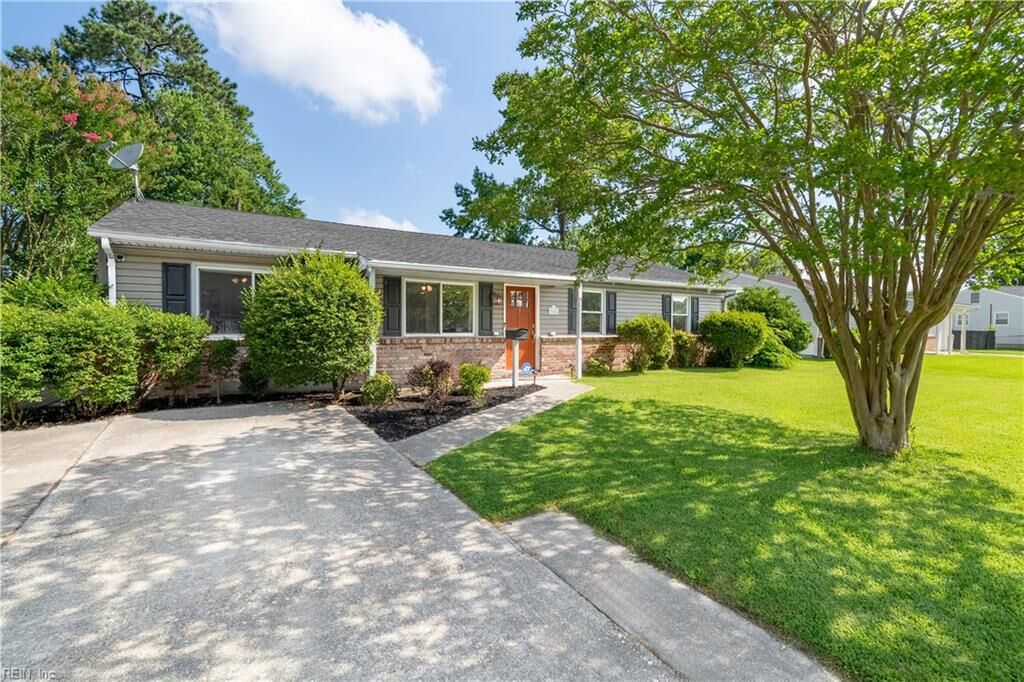 Property Photo: 904 Gossman Dr VA 23452