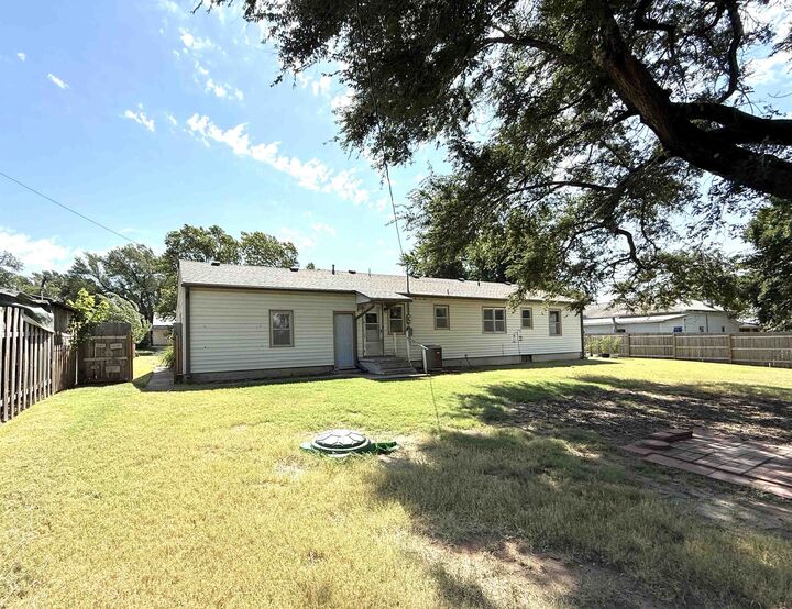 Property Photo:  416 N Pennsylvania  KS 67003 