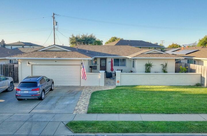 Property Photo:  731 La Mesa Drive  CA 93901 