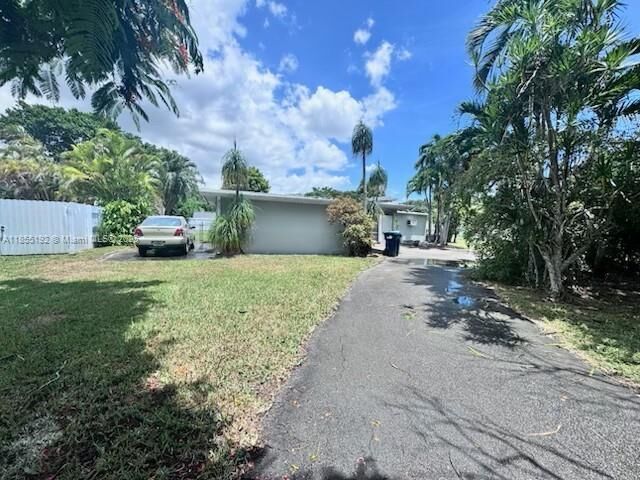 Property Photo:  10525 SW 112th St  FL 33176 