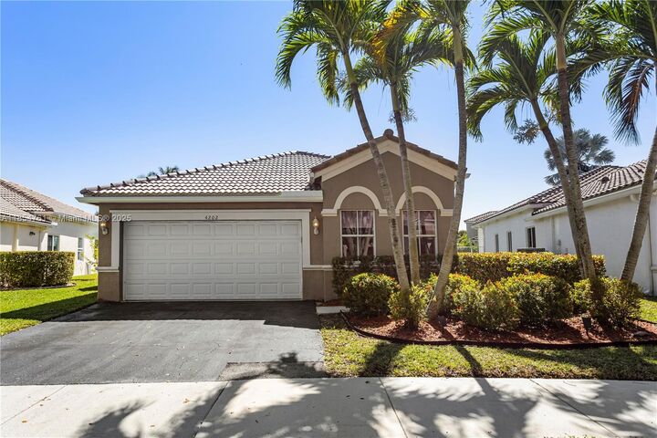 Property Photo:  4202 Sabal Ridge Cir  FL 33331 