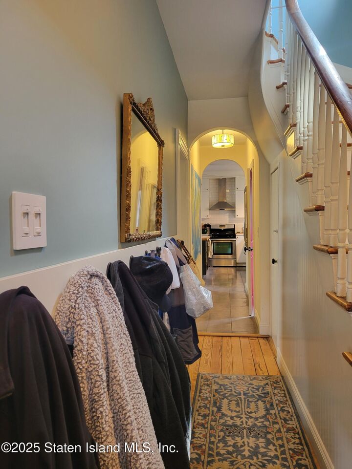 Property Photo:  486 Henderson Avenue  NY 10310 