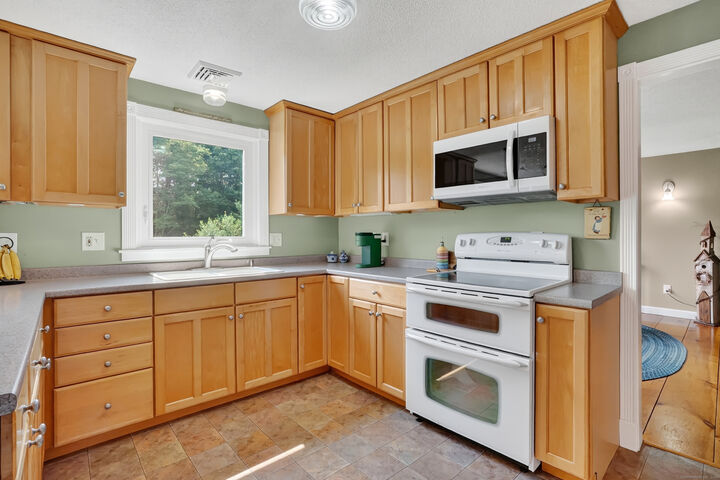 Property Photo: 252 Diamond Ledge Road CT 06076
