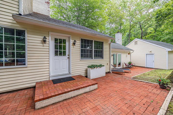 Property Photo:  1 Graystone Lane  CT 06880 