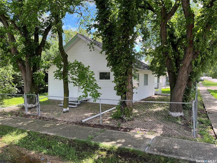 Property Photo: 103 4th Avenue E SK S0H 2K0