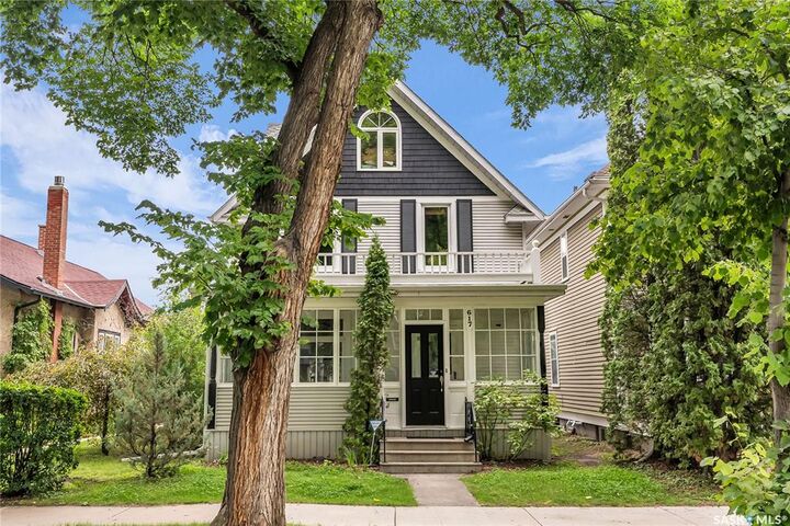 Property Photo:  617 Lansdowne Avenue  SK S7N 1E2 