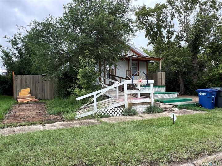 Property Photo: 230 2nd Avenue E SK S0C 0K0