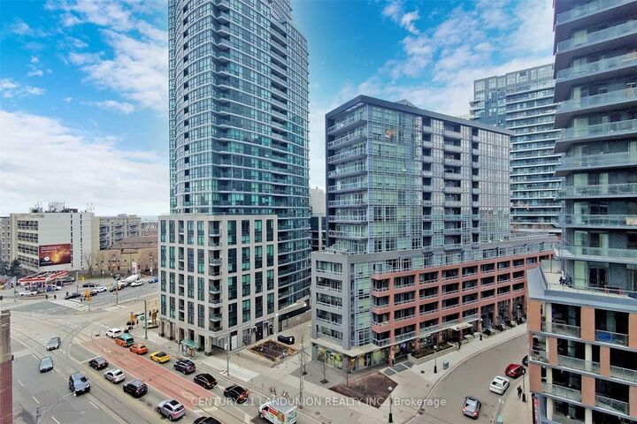 Property Photo:  19 Bathurst Street 902  ON M5V 0N2 