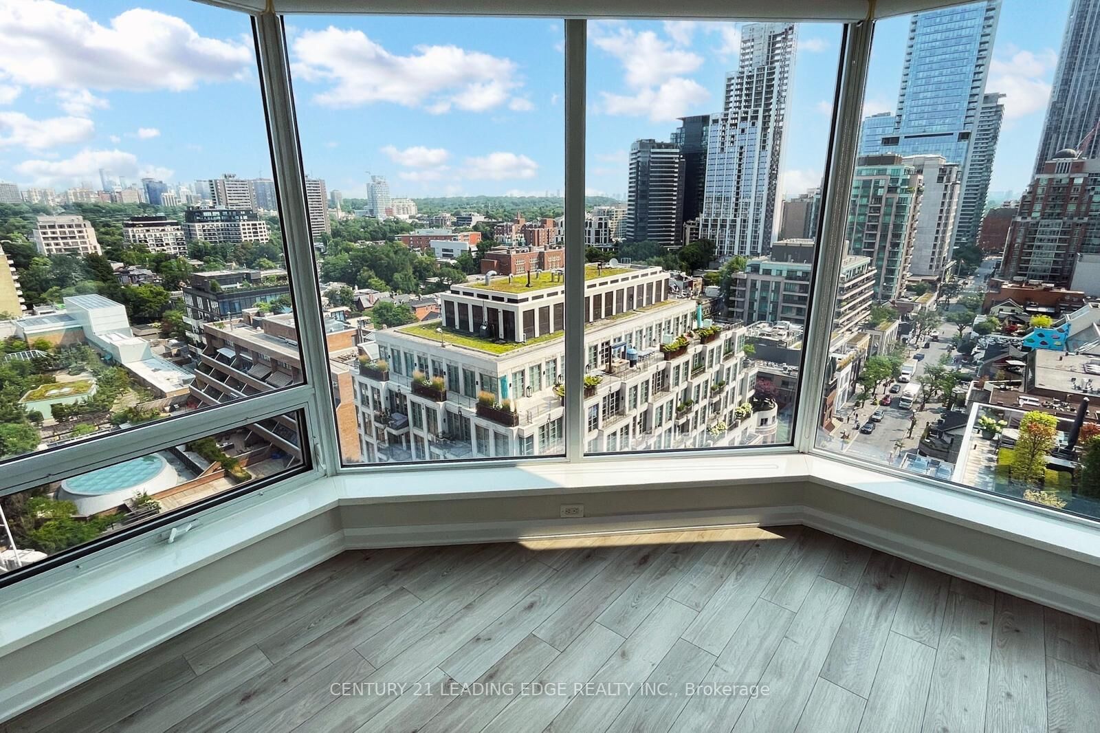 Photo de la propriété:  155 Yorkville Avenue 1704  ON M5R 1C4 