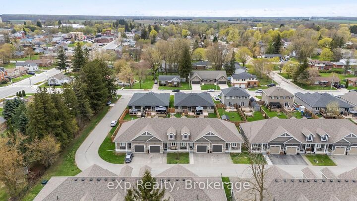 Property Photo:  24 George Street N 4  ON N0G 1Z0