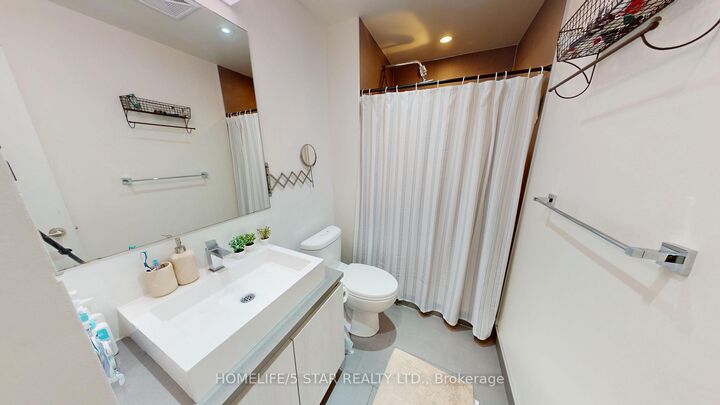 Property Photo:  111 Bathurst Street Unit 714  ON M5V 0M9 